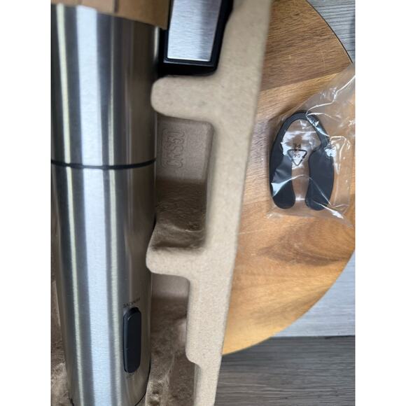 Cuisinart CWO-25 Electric Wine Opener Stainless Steel Charging Base - Picture 6 of 7
